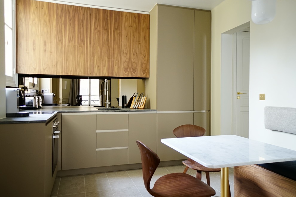 This is an example of a small contemporary l-shaped eat-in kitchen in Paris with an undermount sink, flat-panel cabinets, beige cabinets, no island, grey floor and grey benchtop.