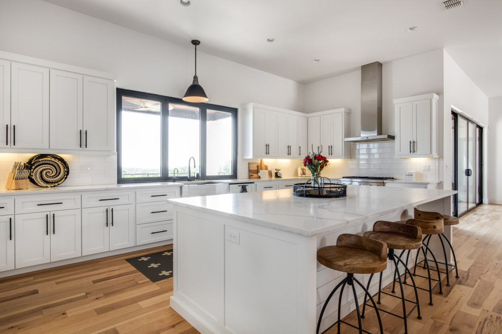 Transitional kitchen photo in Austin