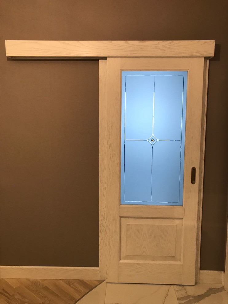 Дверь из массива дуба Belorawood модель Эпир 2 белая дверь с патиной серебо