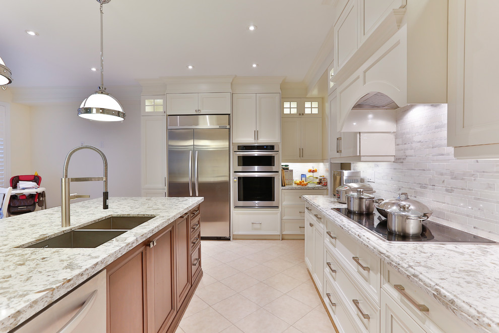 Transitional kitchen photo in Toronto