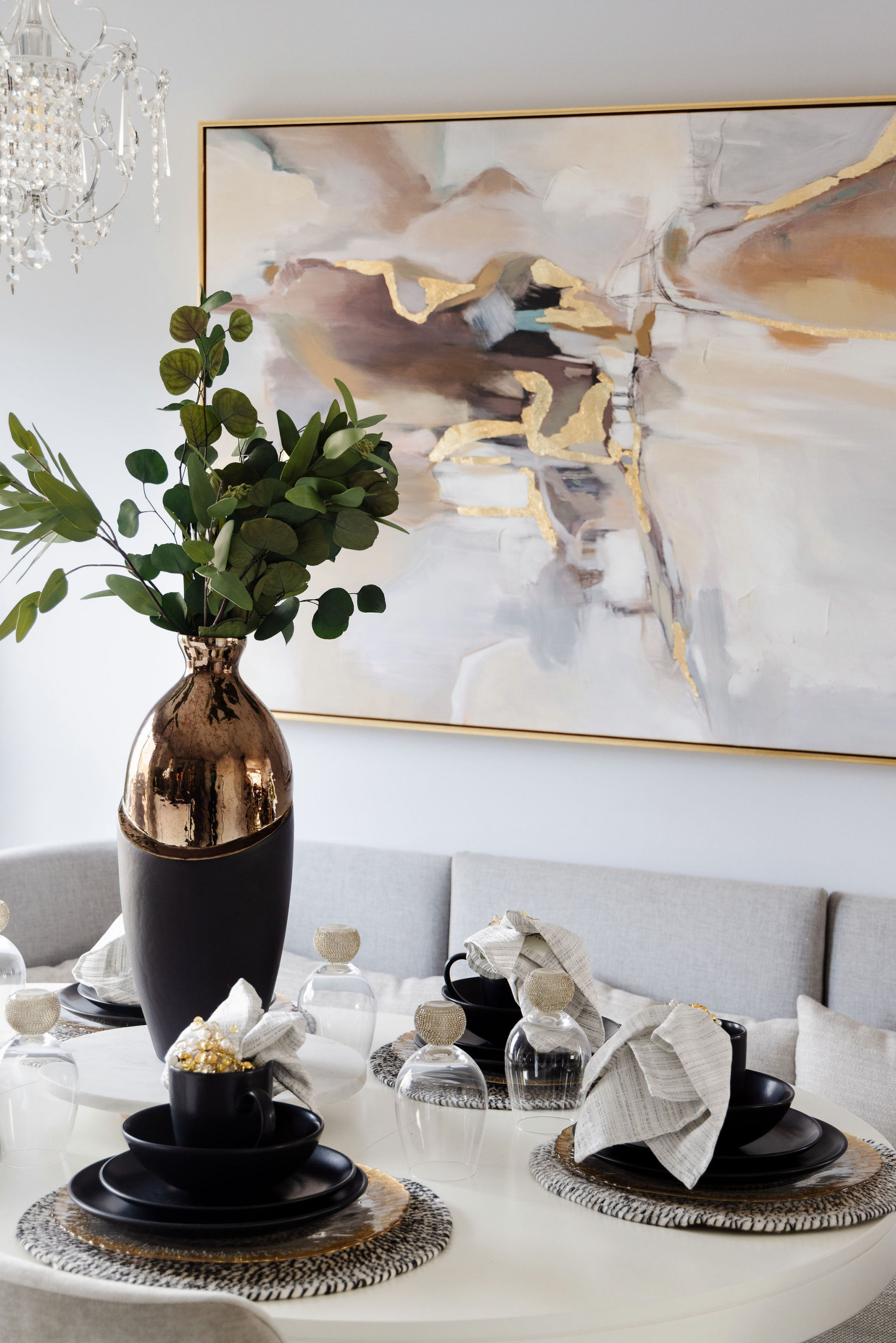 Who knew a condo could be so chic? From the Afro jazz inspired home bar, to the Hollywood glam inspired dining space, there is so much to love. Dive into a glimpse of this beautiful home oasis with a
