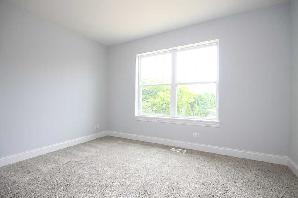 Example of a transitional home design design in Chicago
