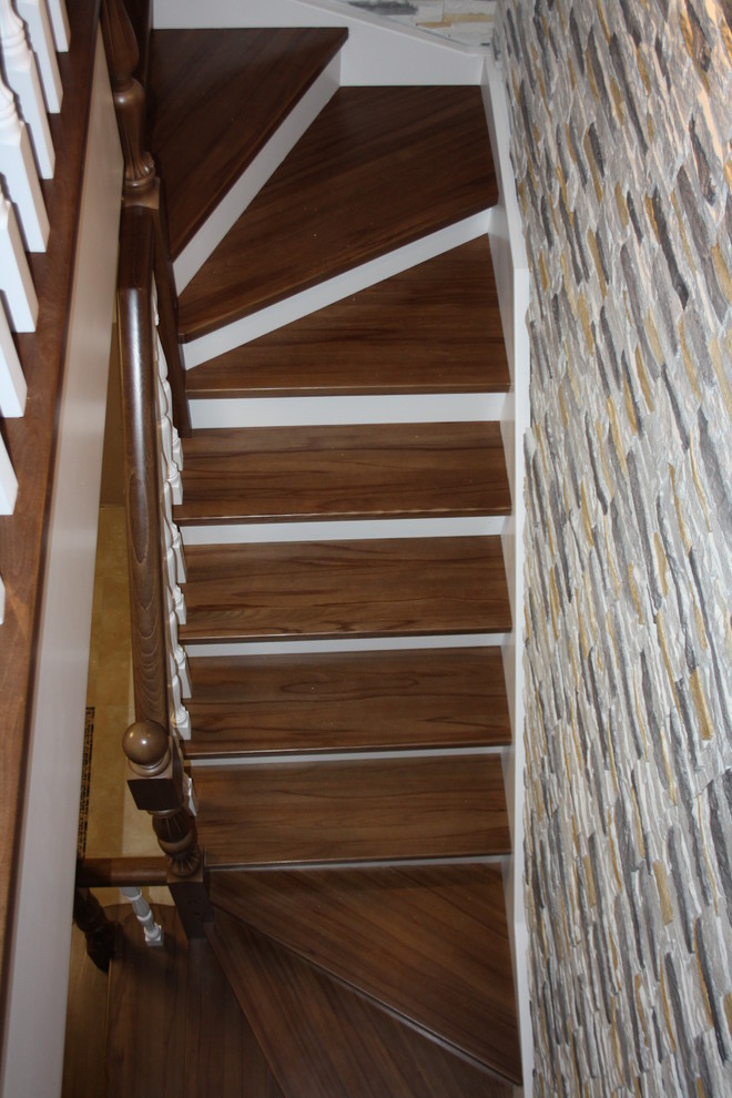 Лестница из бука с контрастной покраской