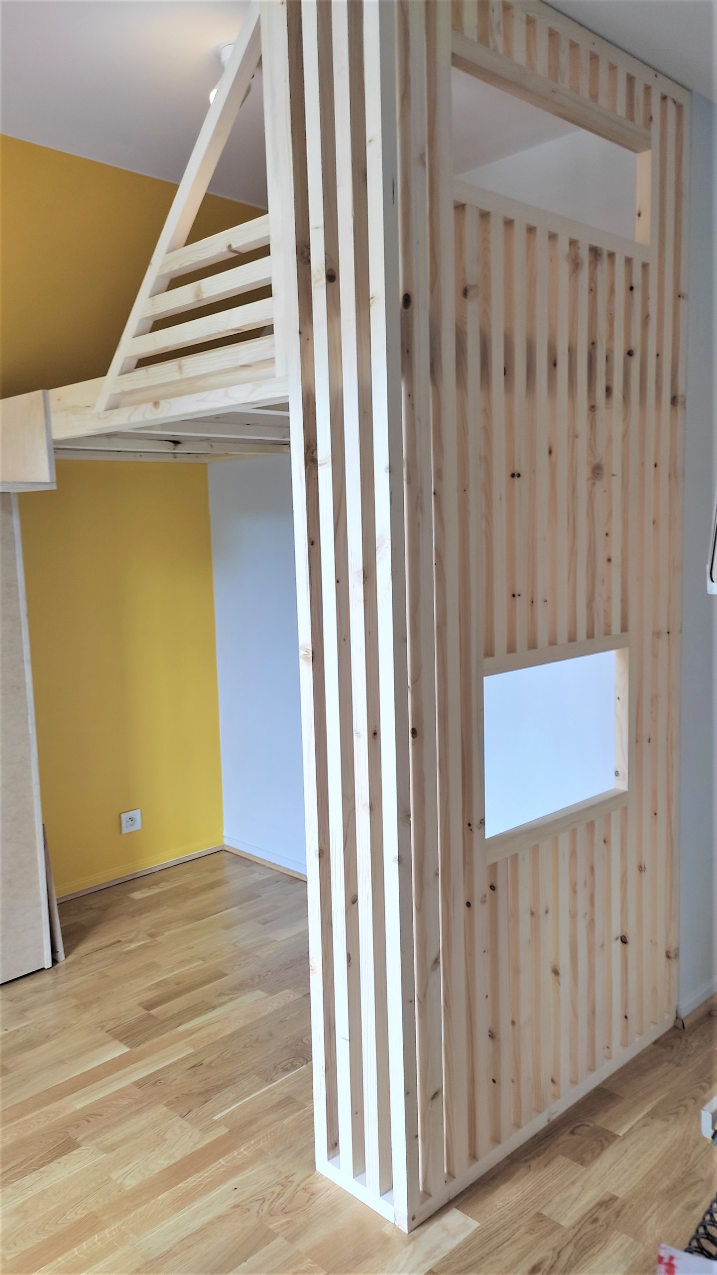 LIT MEZZANINE