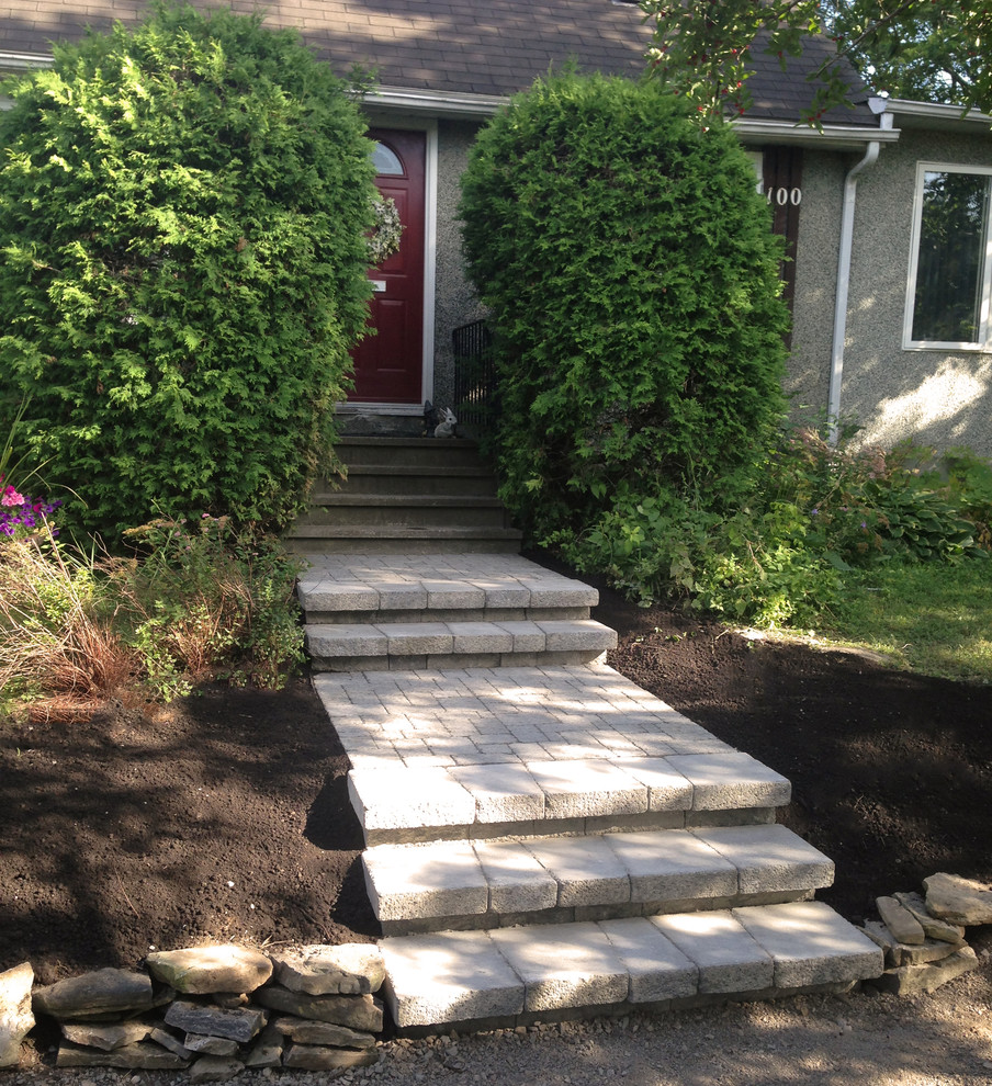 Example of a minimalist home design design in Ottawa
