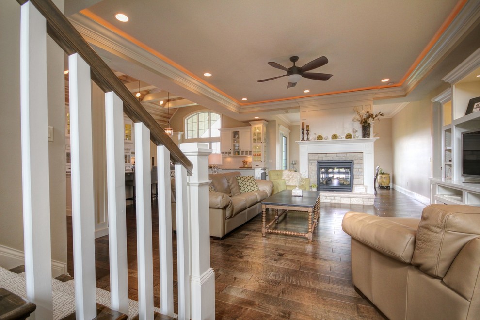 Inspiration for a transitional home design remodel in Chicago