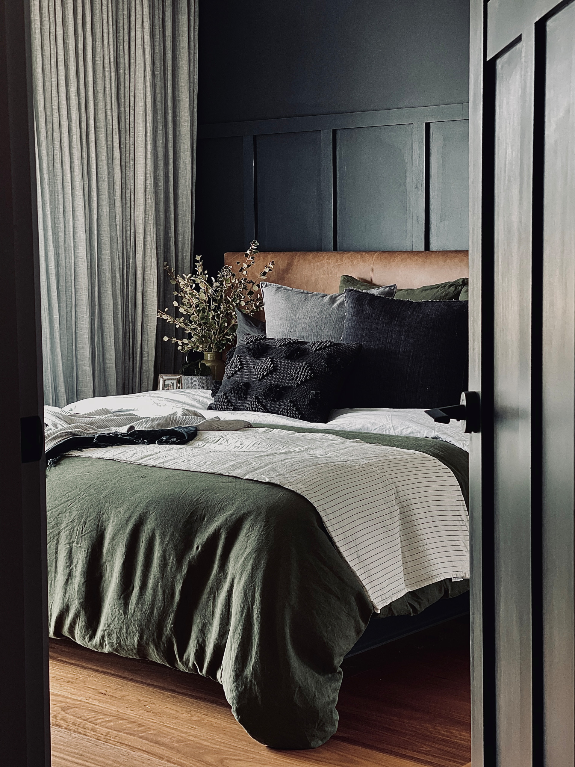 75 Black Wainscoting Bedroom Ideas You ll Love March 2024 Houzz