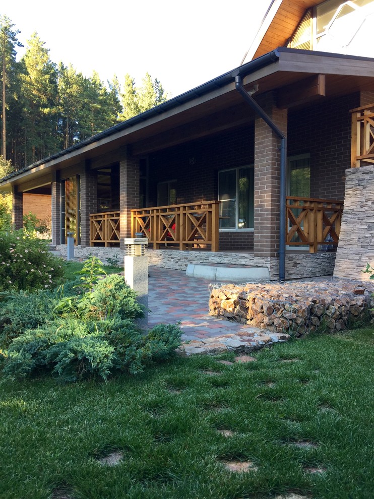 Дом на склоне