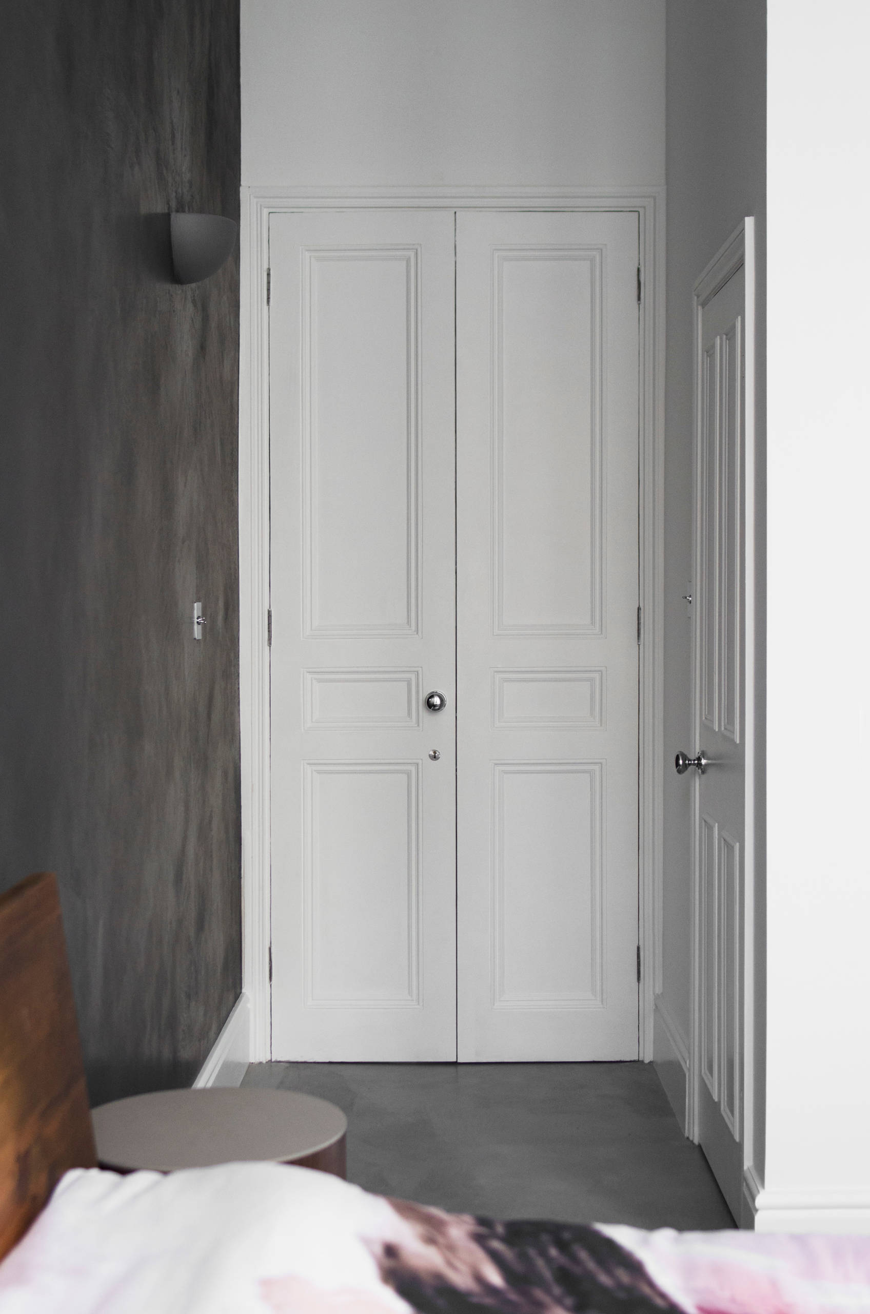 Minimal bedroom
