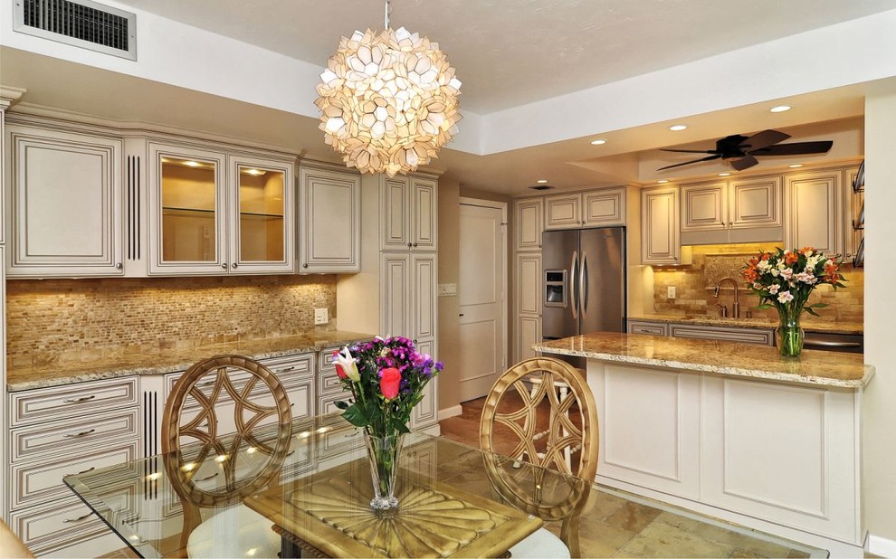 Design ideas for a traditional kitchen in Orlando with granite benchtops.