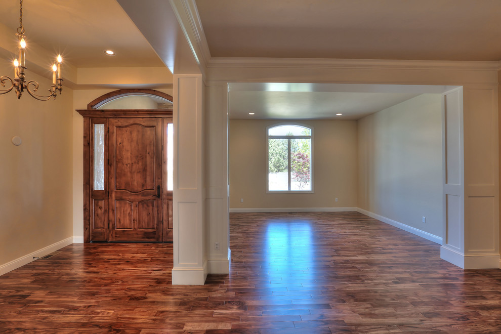 Transitional entryway photo in Seattle