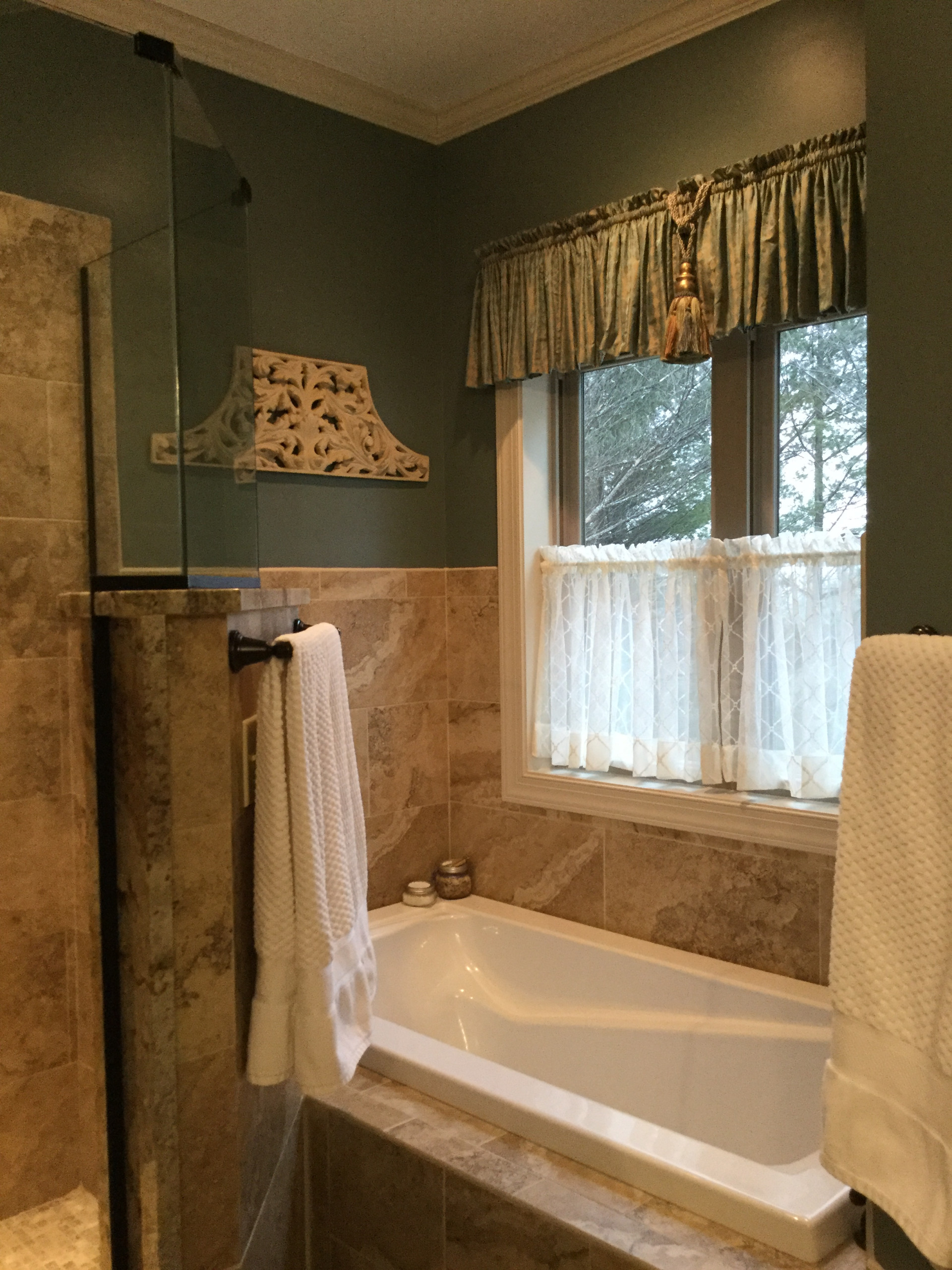 Ennice Bathroom