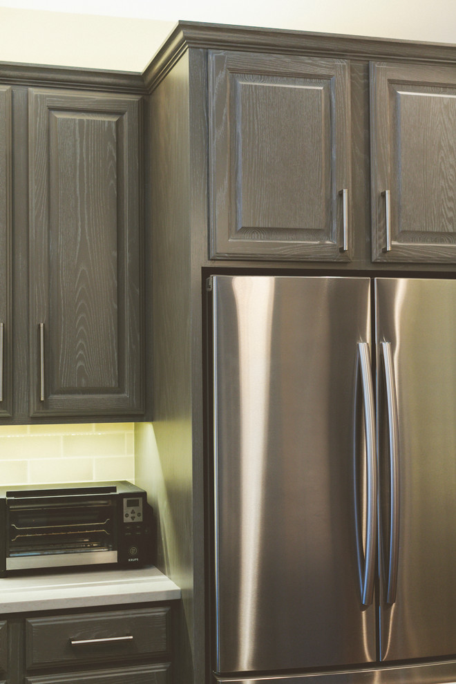 Example of a transitional kitchen design in Austin