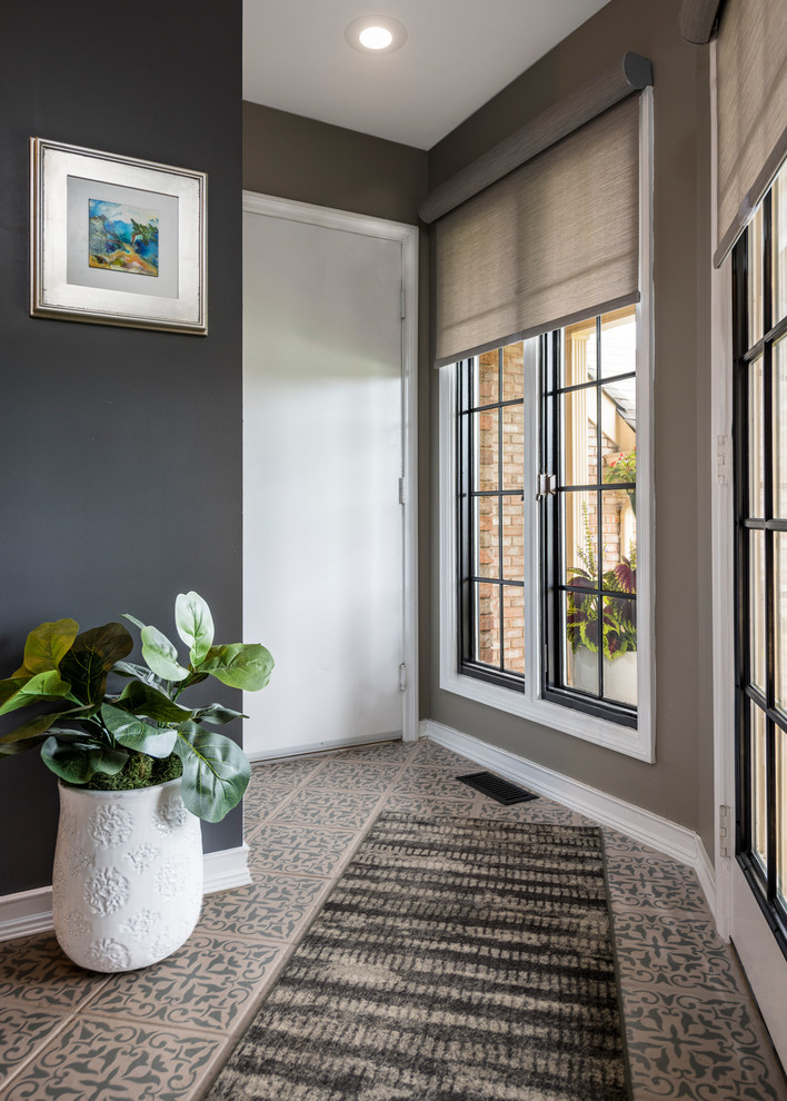 Example of a transitional home design design in Cincinnati