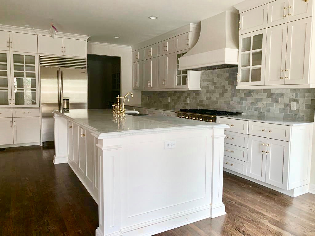 1927 Classic, open kitchen and white shades