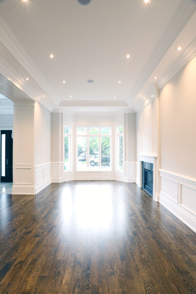 Transitional home design photo in Toronto