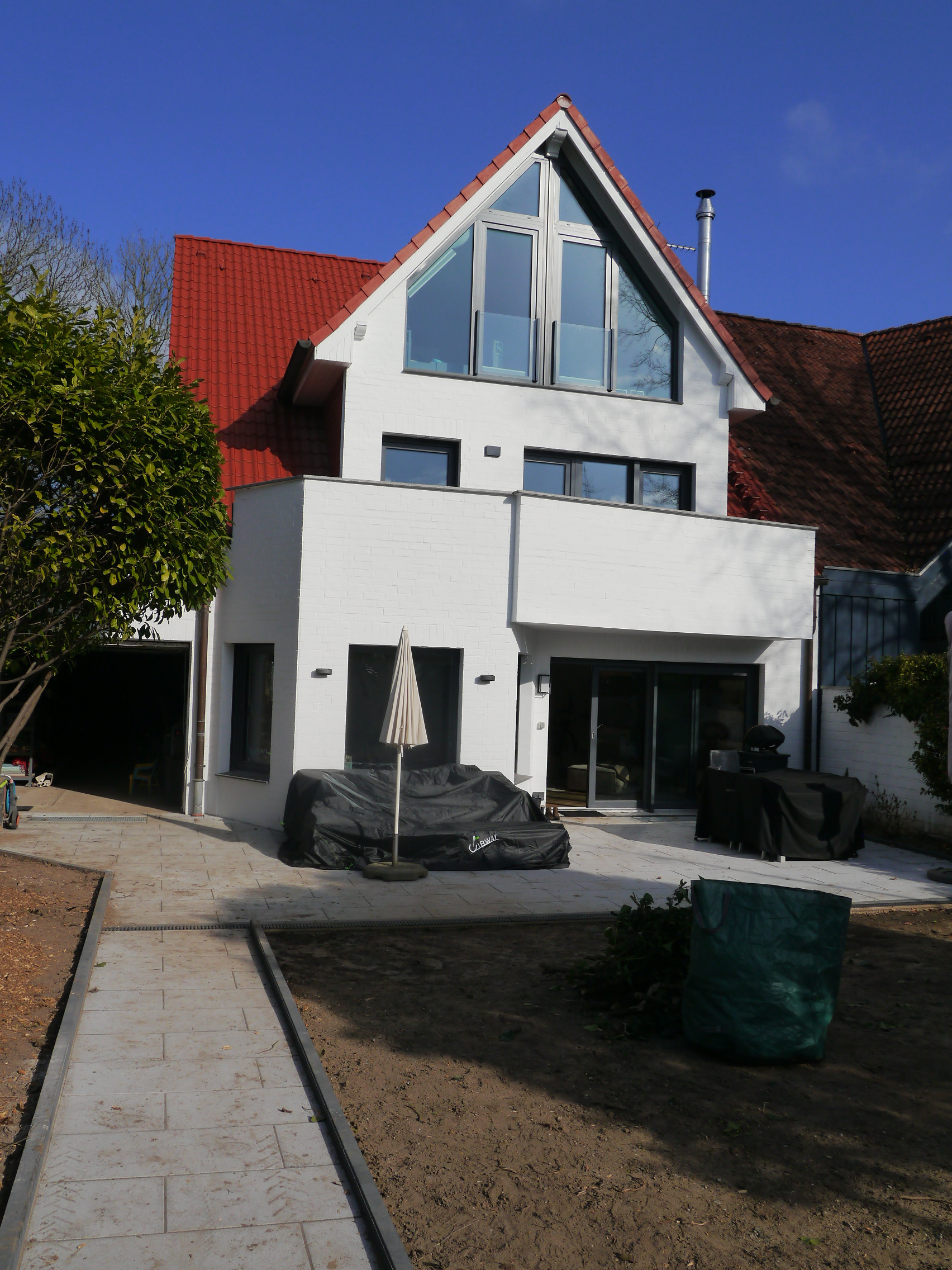 Example of an exterior home design in Dusseldorf