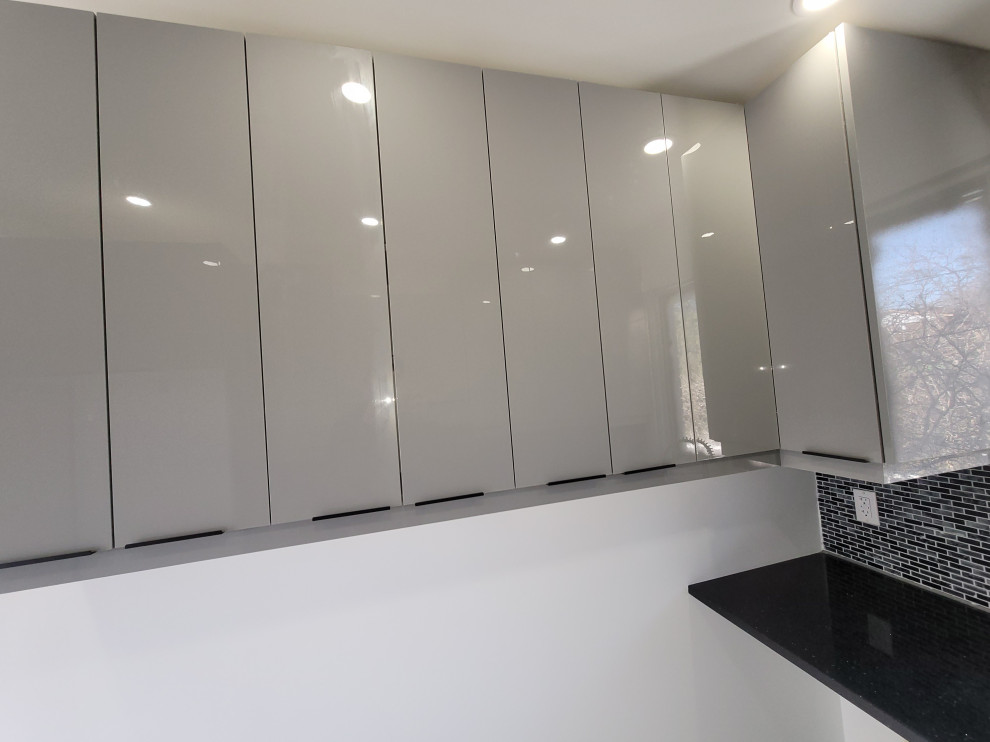 HIGH GLOSS KITCHEN
