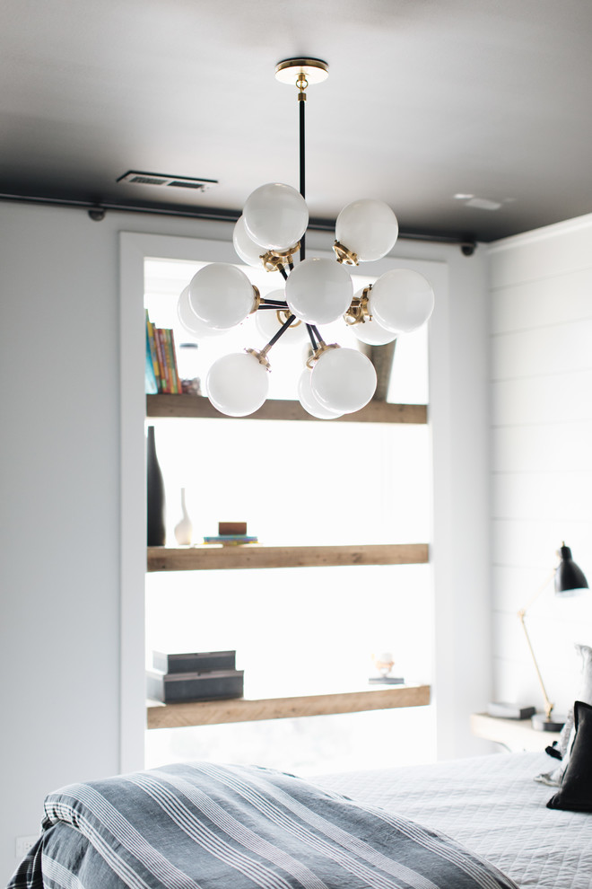 Transitional home design photo in Chicago