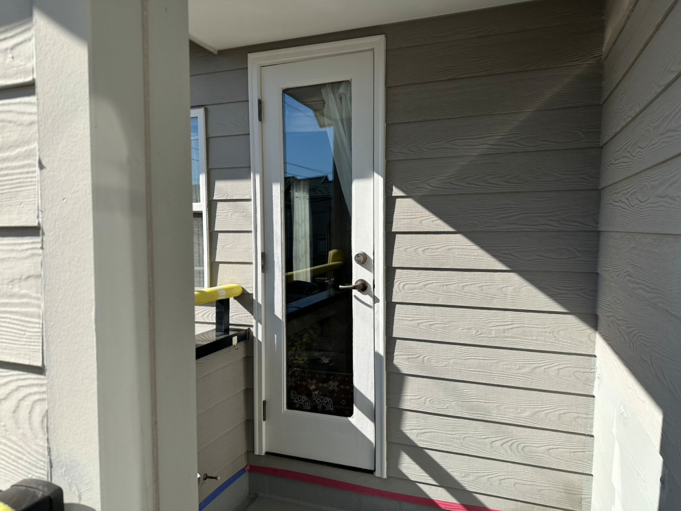 2階ドアペンキ仕上げ