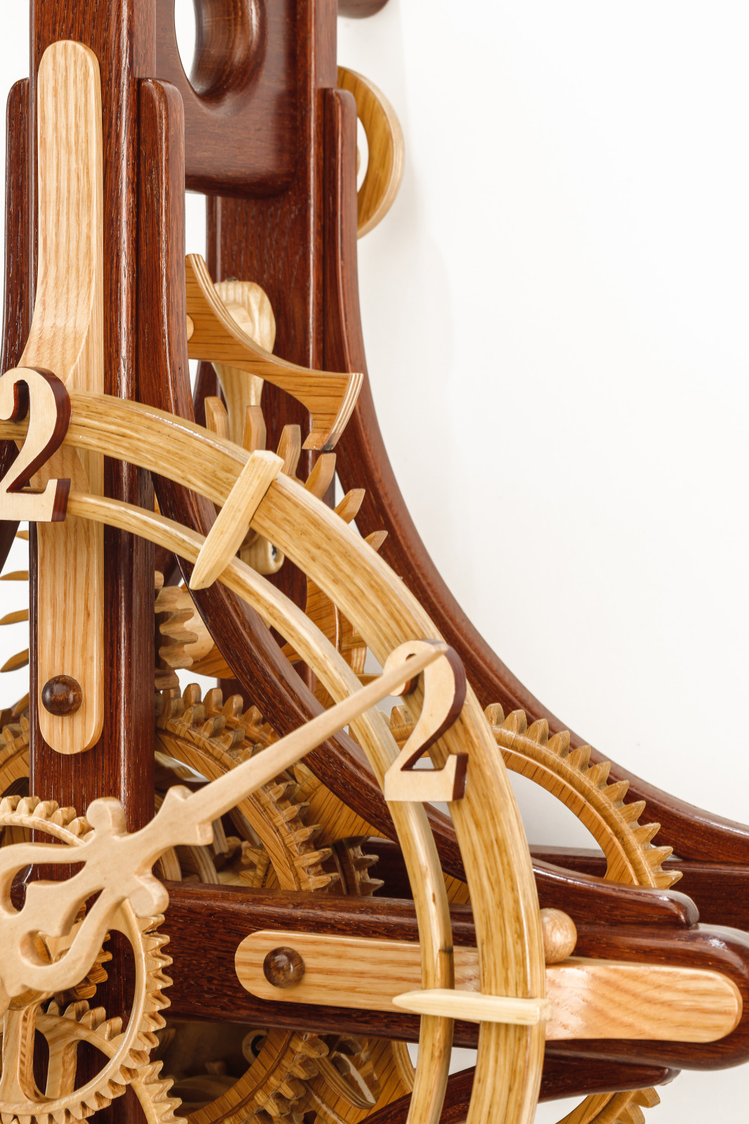 эксклюзивные часы из натурального дерева.