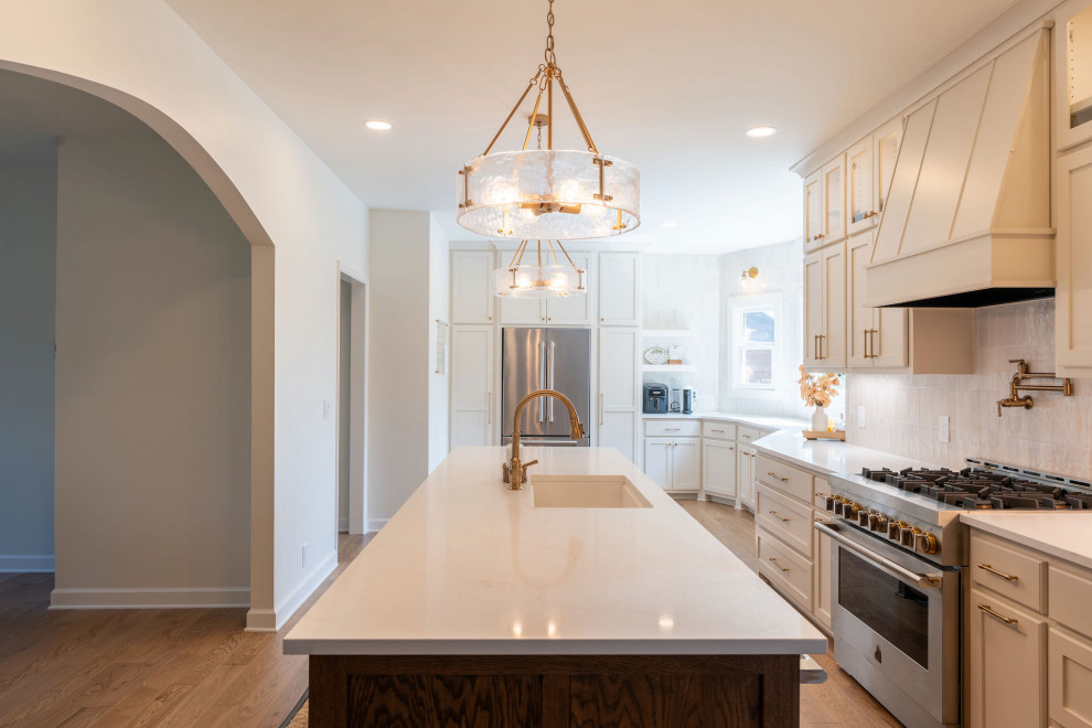 Contemporary Indian Lake Kitchen