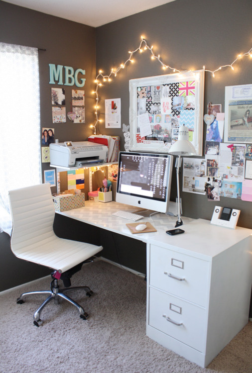 Example of an eclectic home office design in Las Vegas