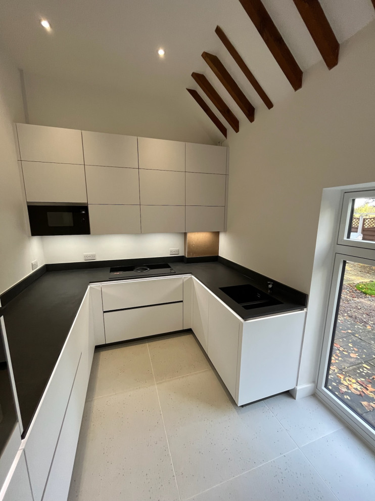 Easy Touch White Handleless