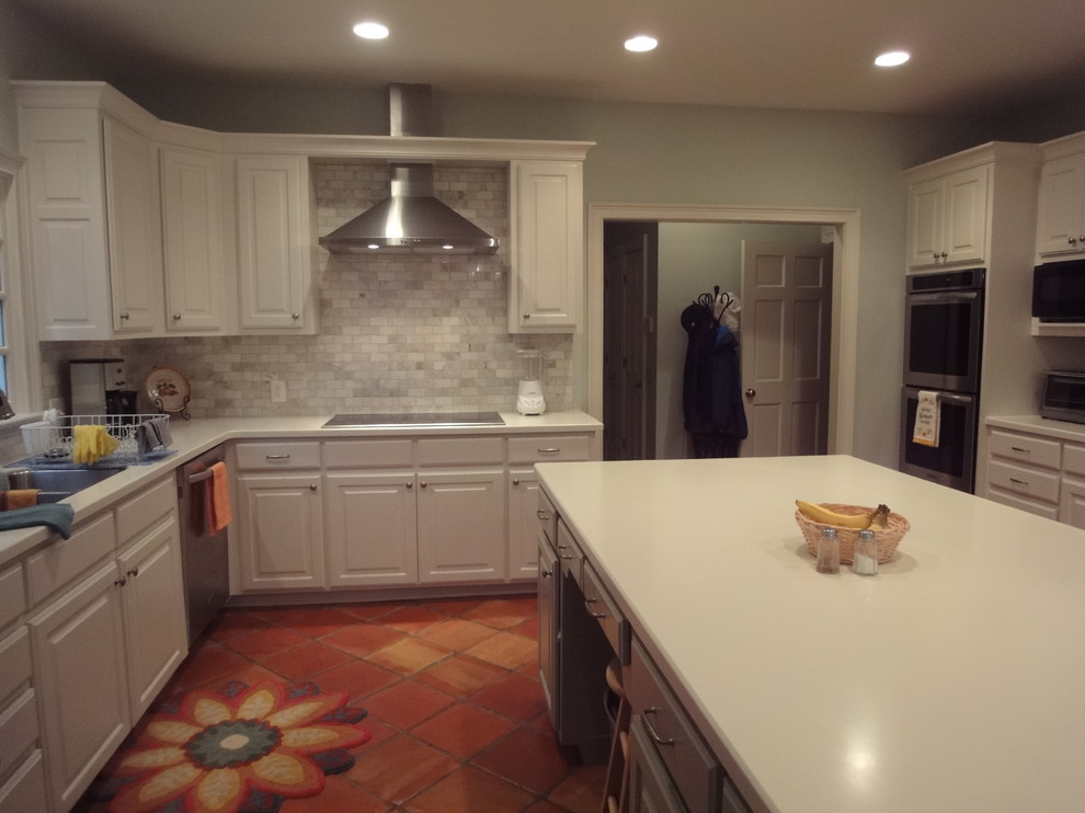 Kitchen - transitional kitchen idea