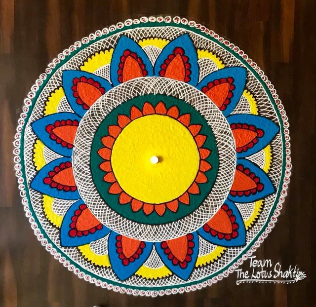 Come Realizzare un Rangoli Indiano Benaugurante per la Casa