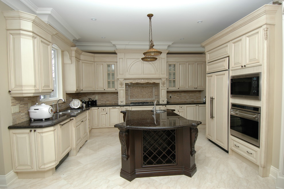Inspiration for a transitional kitchen remodel in Toronto
