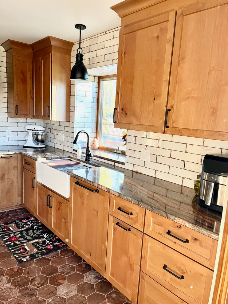 Kitchen - rustic kitchen idea in Detroit