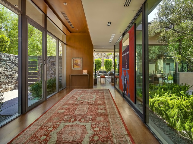 uncomngrnd modern-hall