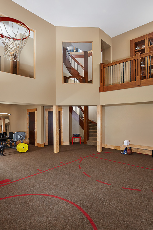 Photo of a large arts and crafts indoor sport court in Grand Rapids with beige walls and carpet.