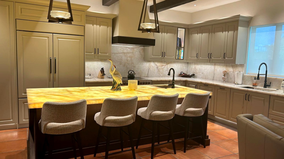 Kitchen - transitional kitchen idea in Miami