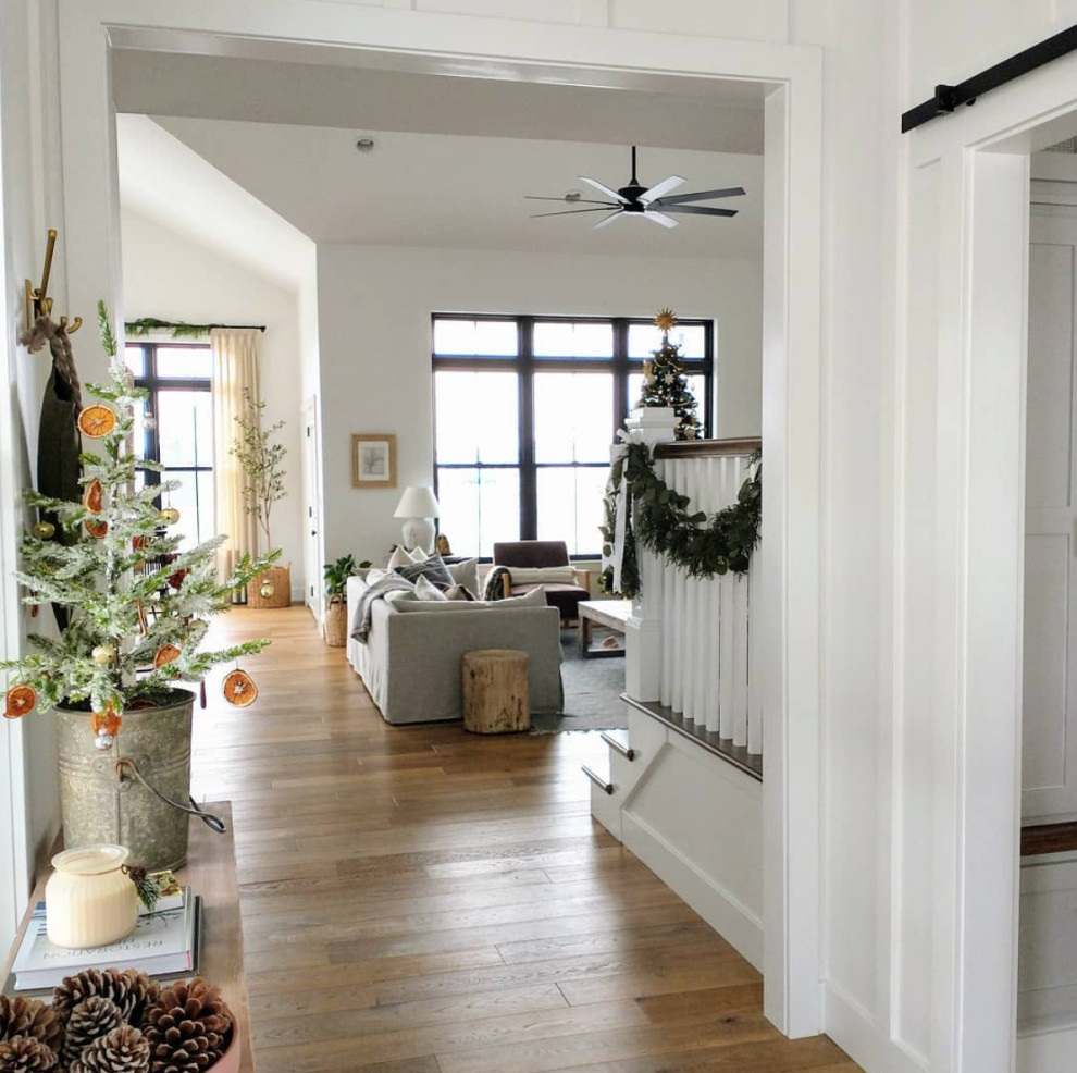 Home design - transitional home design idea in St Louis