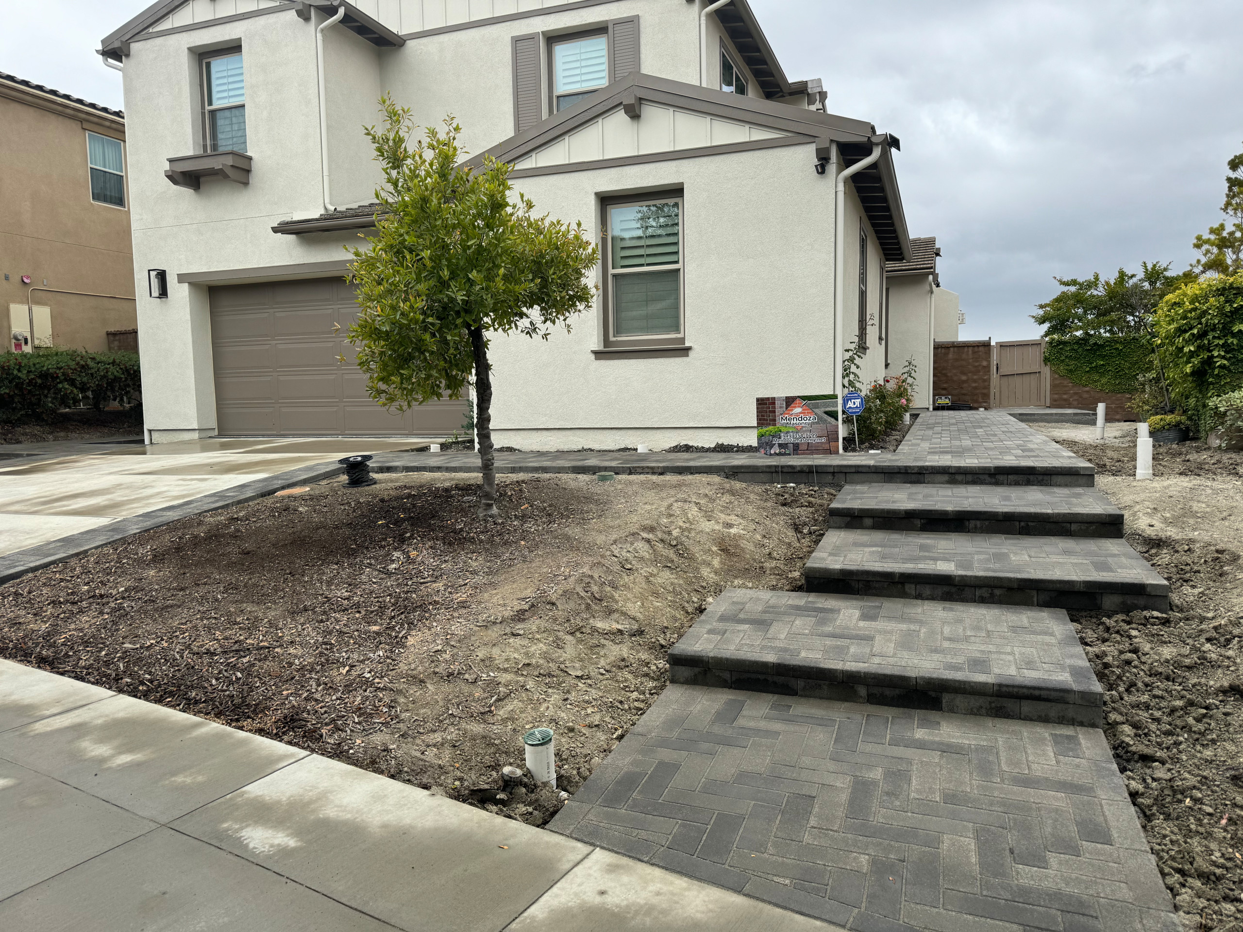 LR Pavers And Wall
