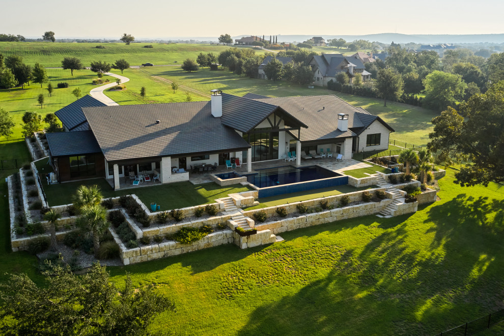 Home design - transitional home design idea