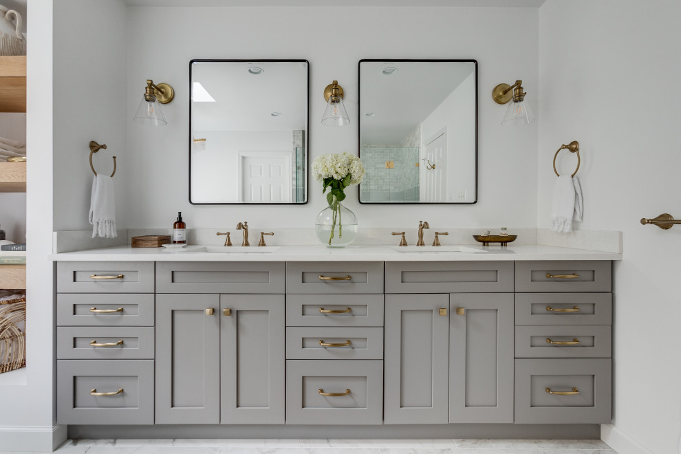 This is an example of a large transitional l-shaped eat-in kitchen in DC Metro with shaker cabinets, an undermount sink, white cabinets, quartz benchtops, white splashback, marble splashback, coloured appliances, medium hardwood floors, with island, brown floor and white benchtop.