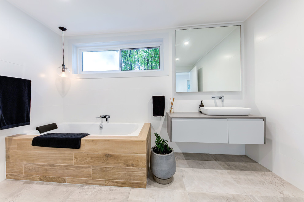 Inspiration for a contemporary bathroom in Sydney.