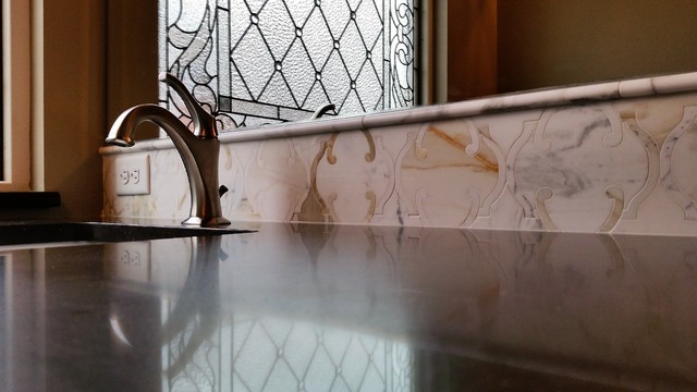 Transitional Master Bath nyklassisk-badrum