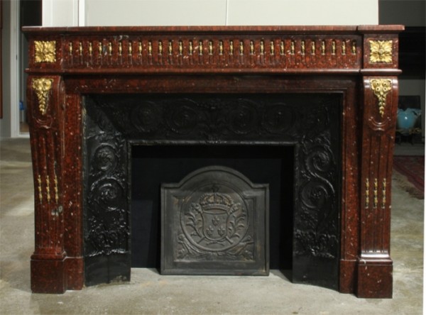 Камины из мрамора