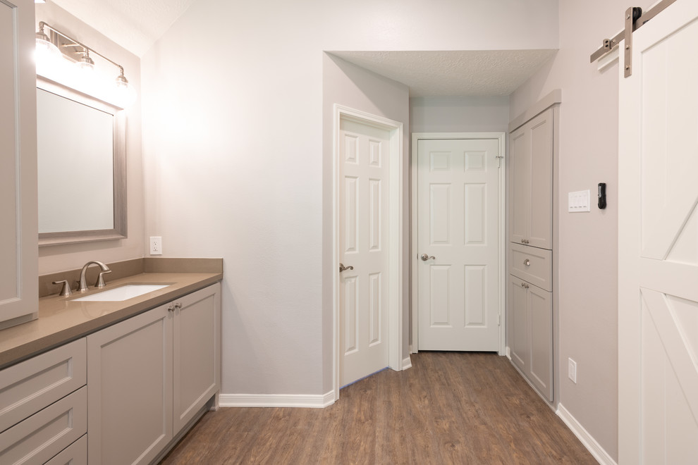 Home design - transitional home design idea in Houston