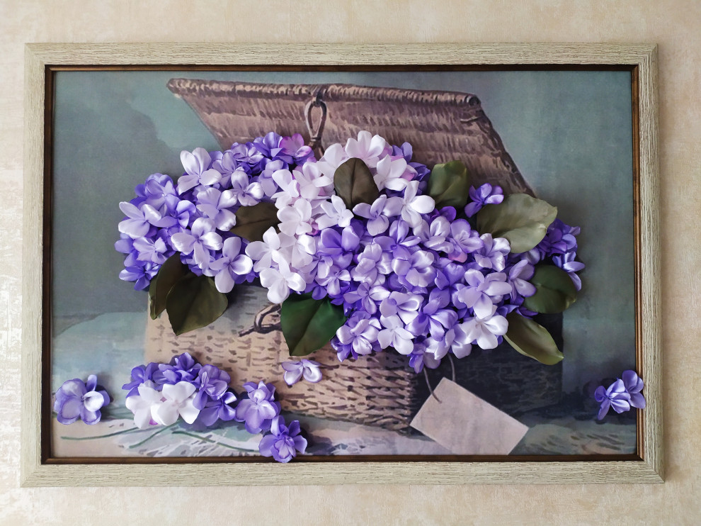 Корзина с фиалками