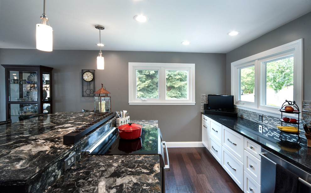 Kitchen - transitional kitchen idea