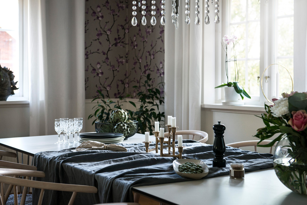 Inspiration for a transitional dining room in Stockholm.