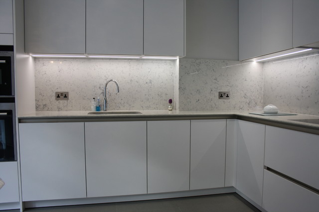 Matt white handleless kitchen contemporary-koek