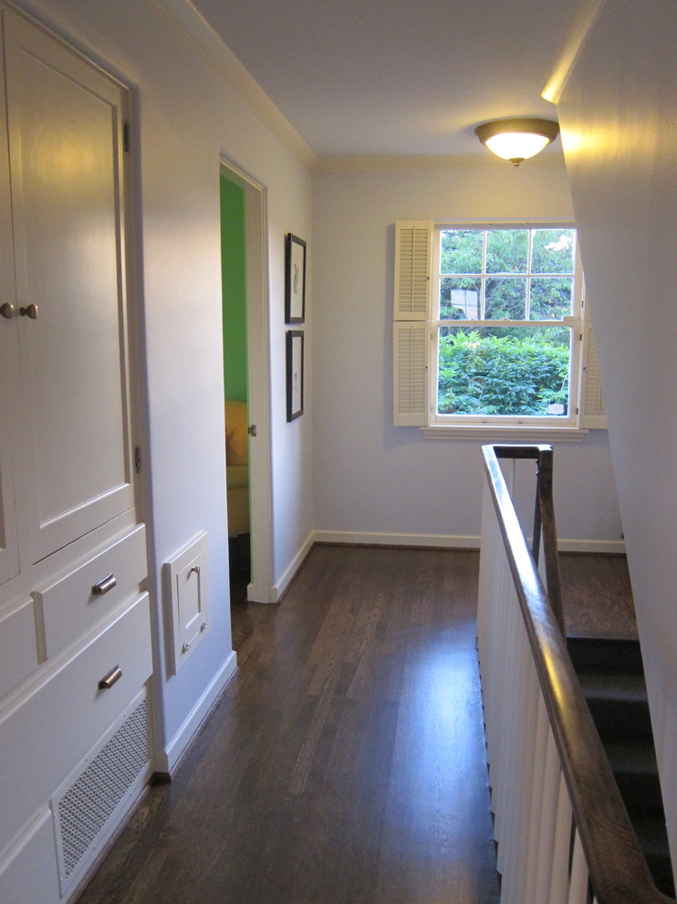 Example of a classic hallway design in Seattle