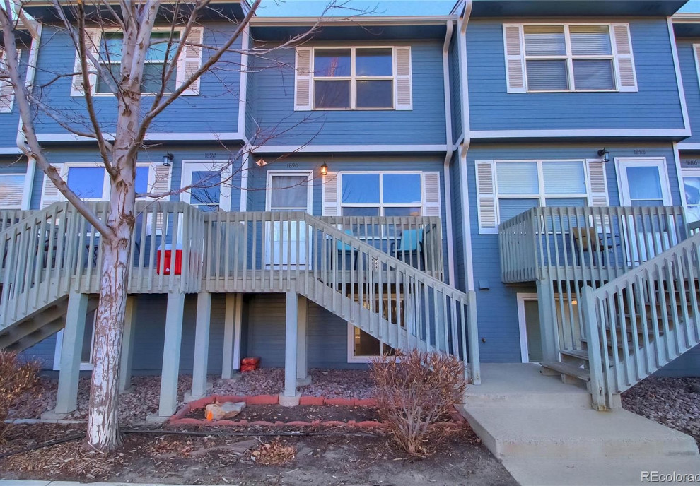 Home design - transitional home design idea in Denver
