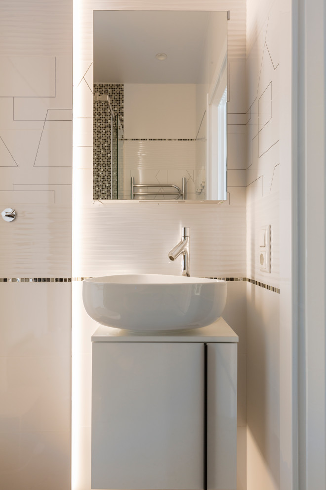 Small contemporary 3/4 bathroom in Saint Petersburg with flat-panel cabinets, white cabinets, ceramic tile, a vessel sink, a single vanity, a floating vanity, white tile, white walls and white benchtops.